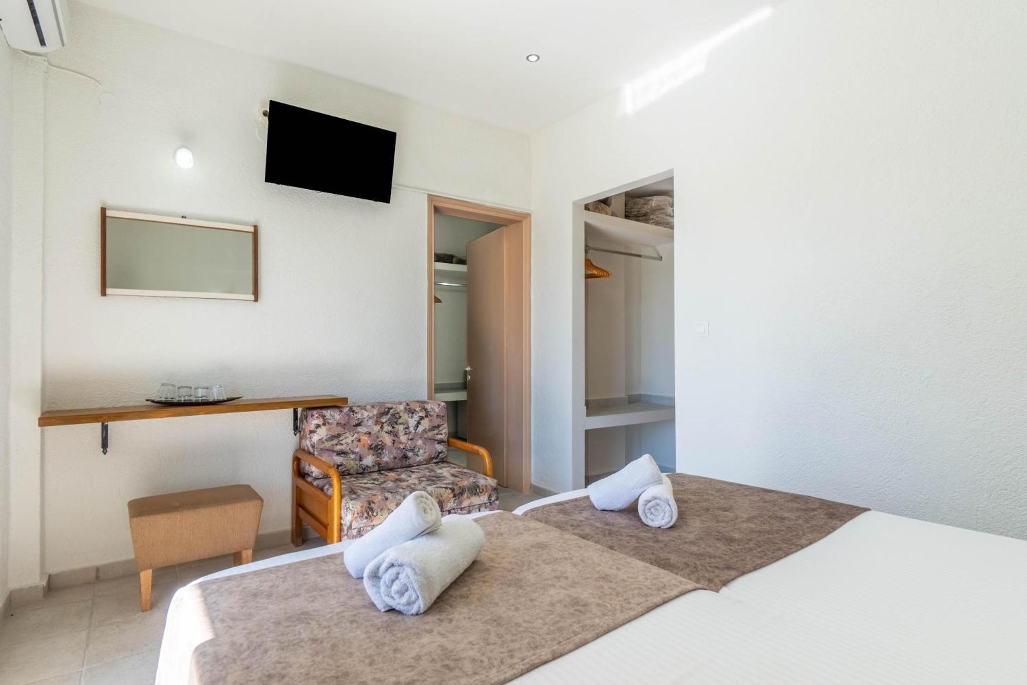 Angela Hotel & Apartments Гувія Екстер'єр фото