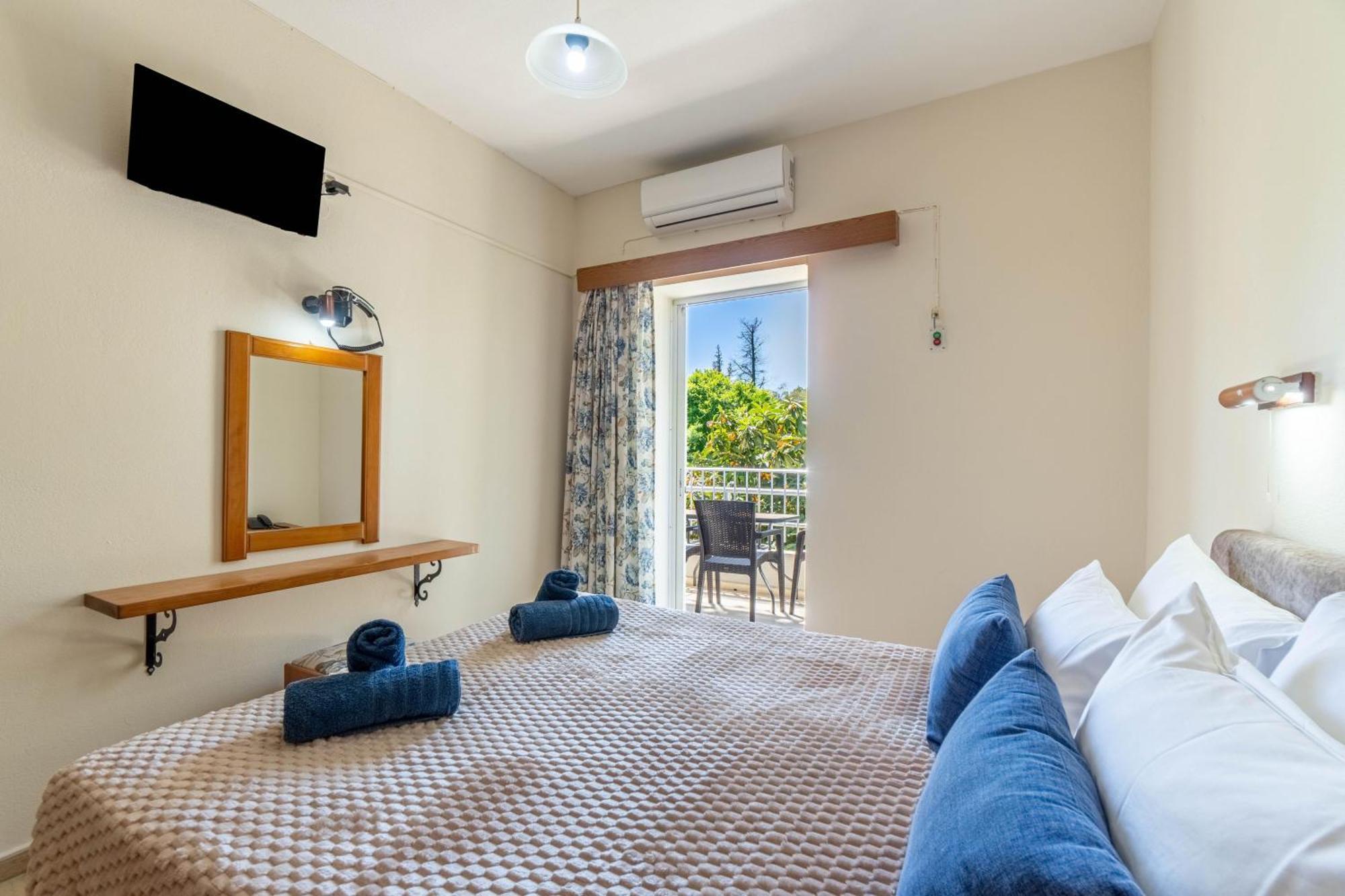 Angela Hotel & Apartments Гувія Екстер'єр фото