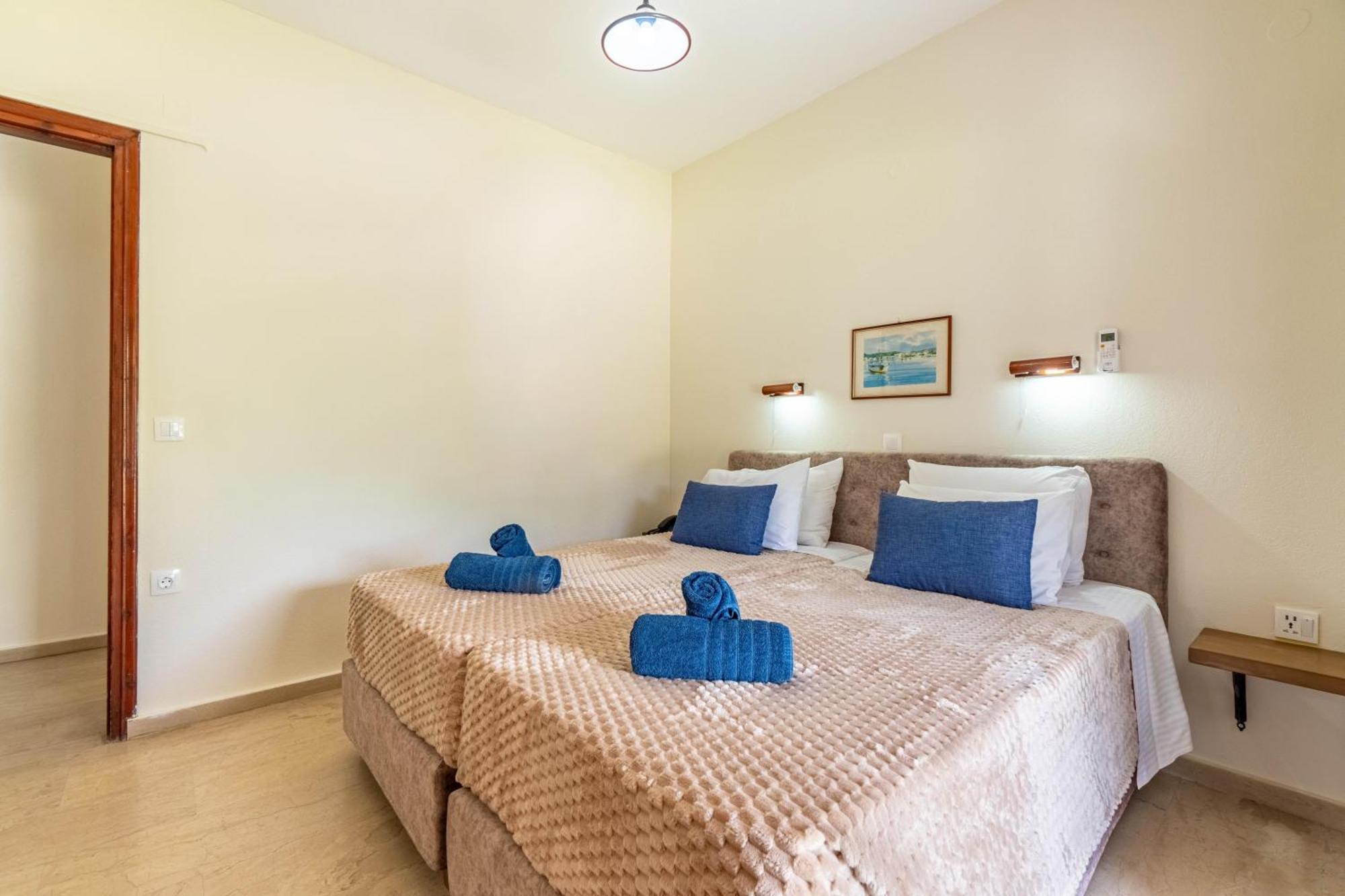 Angela Hotel & Apartments Гувія Екстер'єр фото