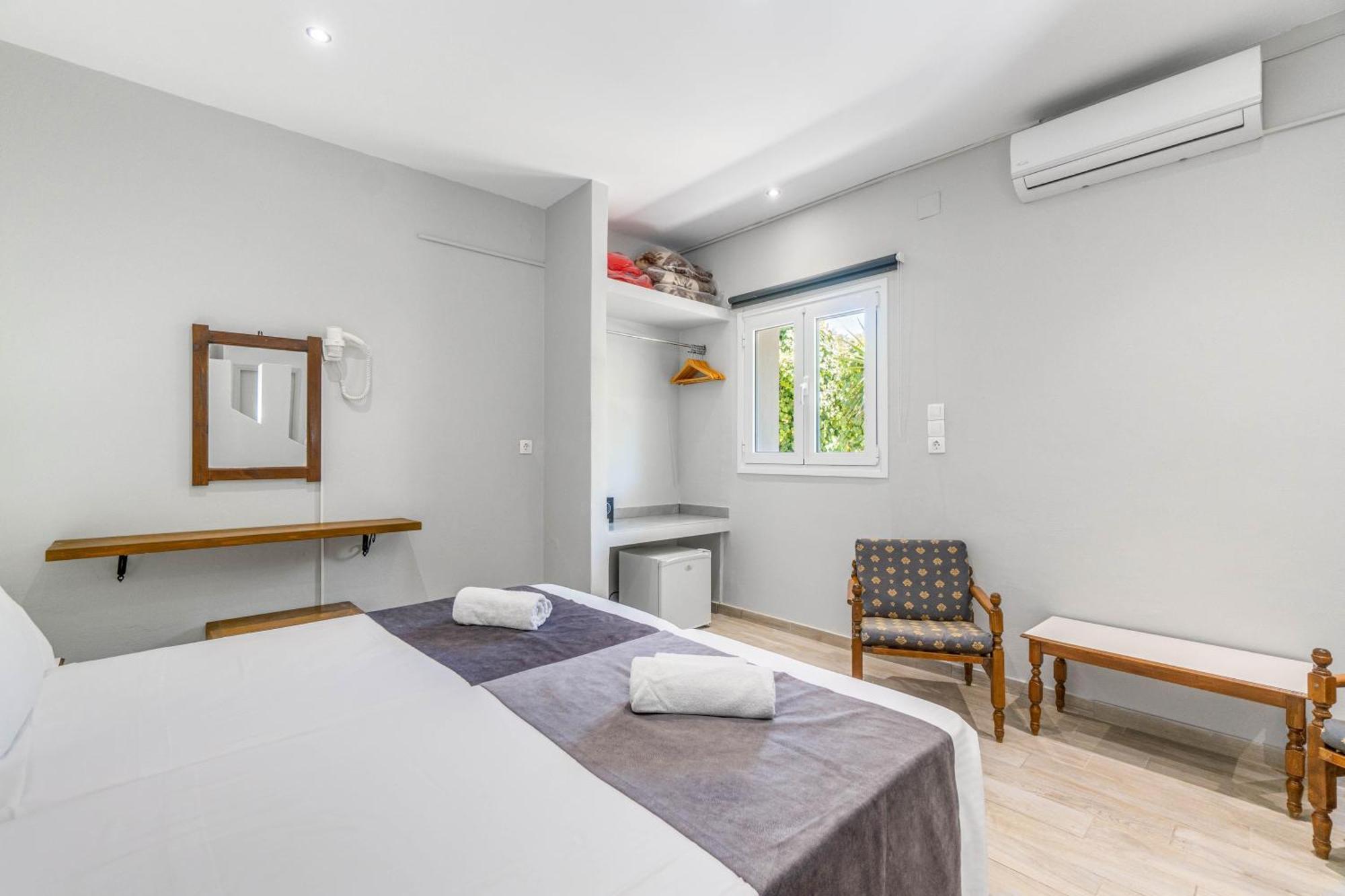 Angela Hotel & Apartments Гувія Екстер'єр фото