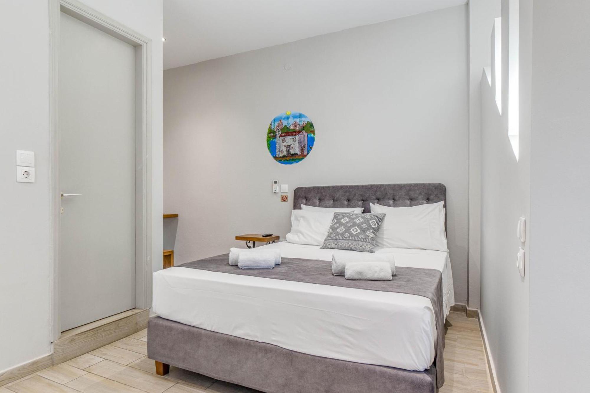 Angela Hotel & Apartments Гувія Екстер'єр фото
