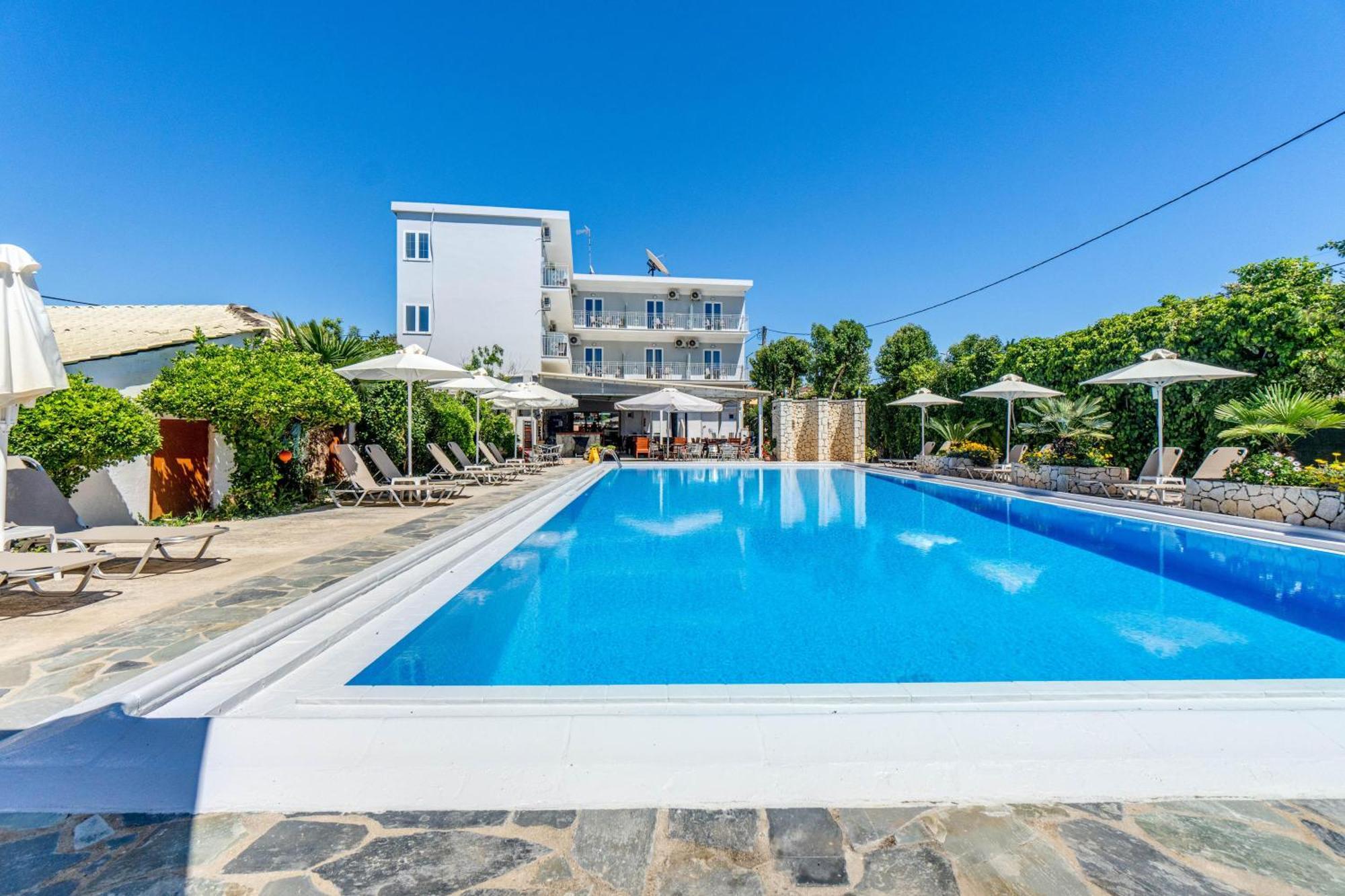 Angela Hotel & Apartments Гувія Екстер'єр фото