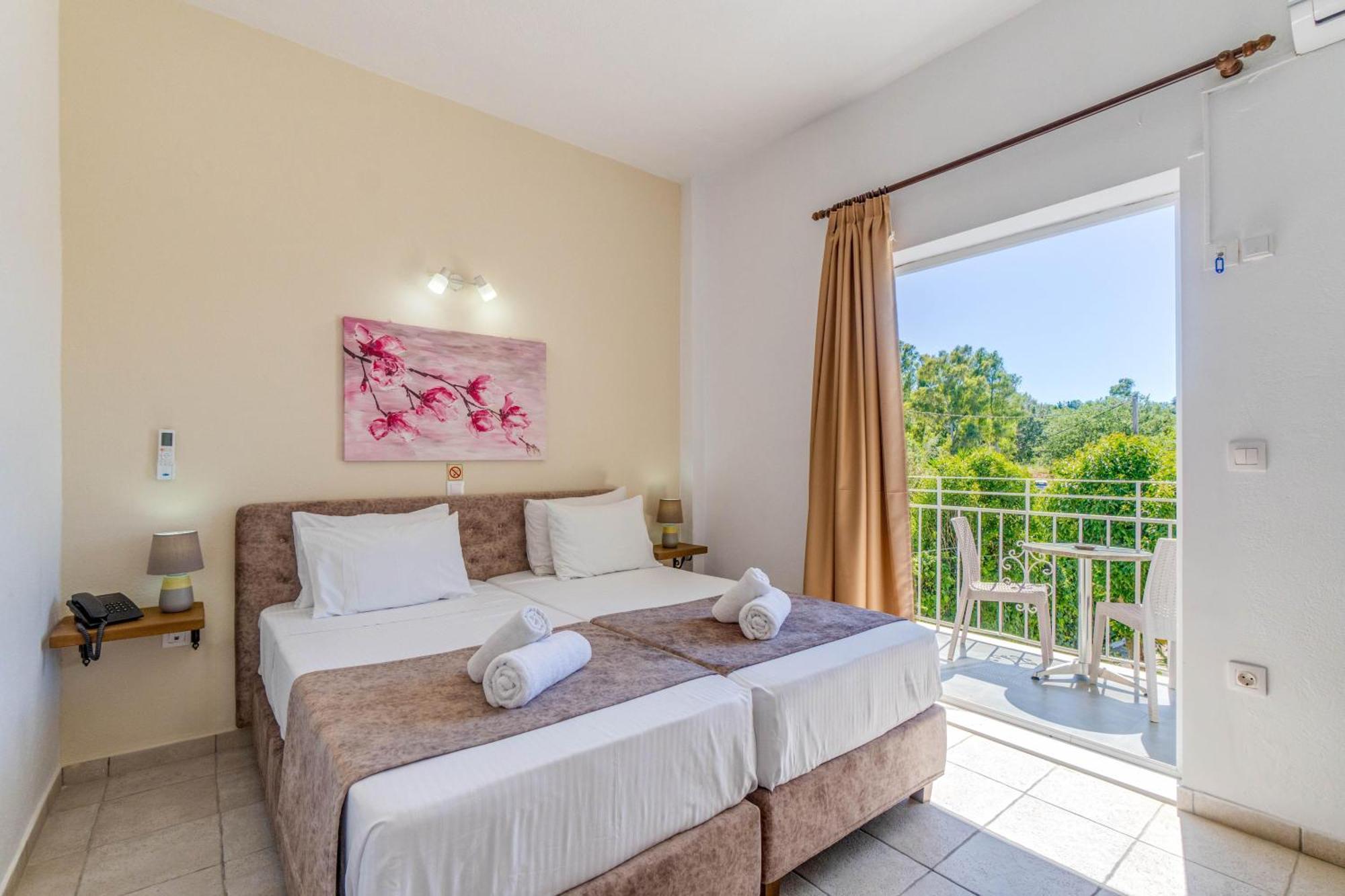 Angela Hotel & Apartments Гувія Екстер'єр фото