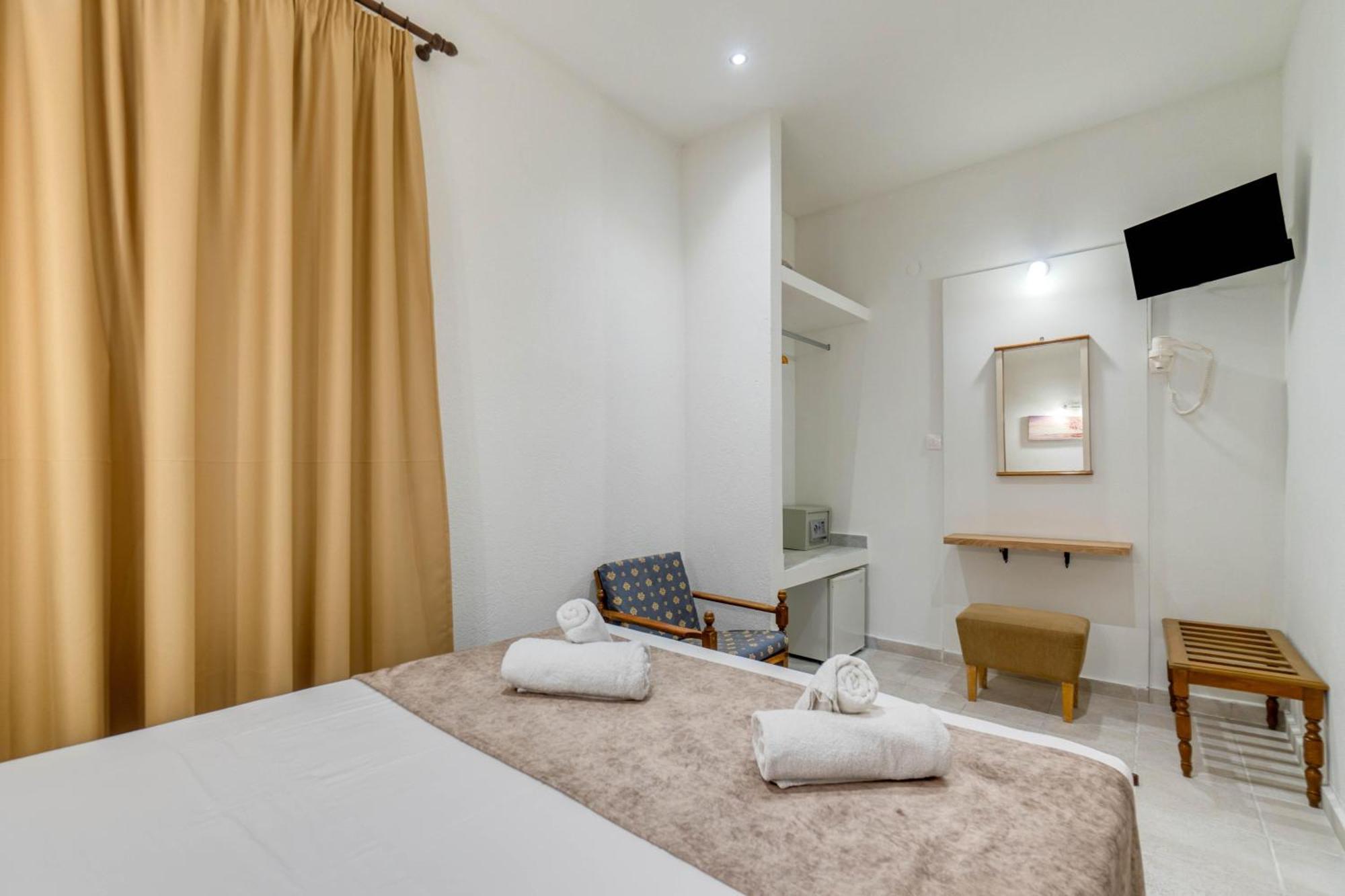 Angela Hotel & Apartments Гувія Екстер'єр фото